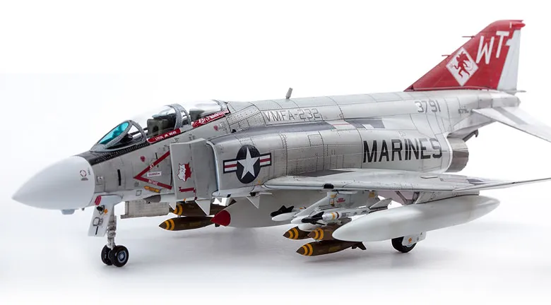 Academy Aircraft 1/72 USMC F-4J "VMFA-232 Red Devils" Kit