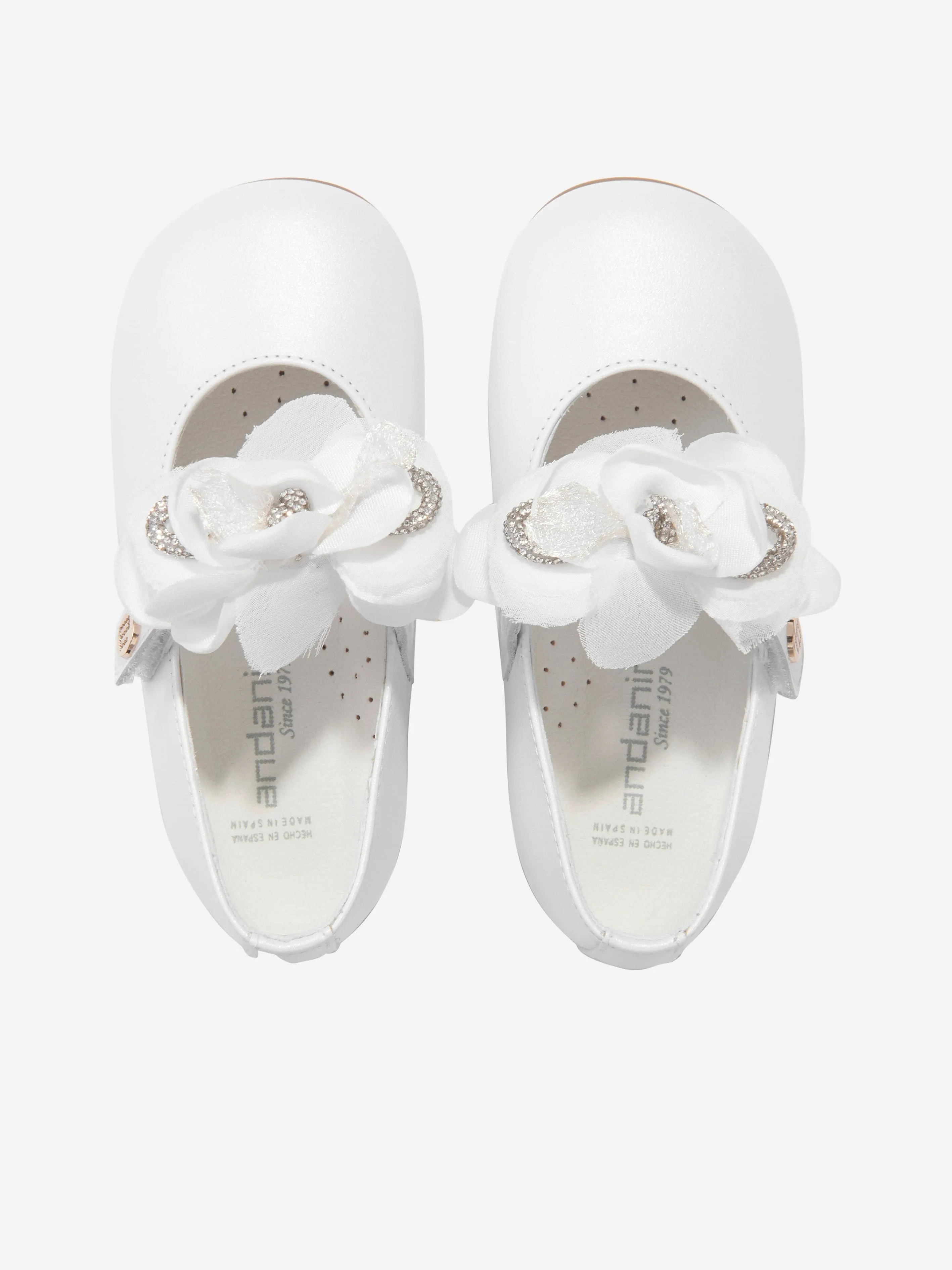 Andanines Girls Leather Flower Shoes in White