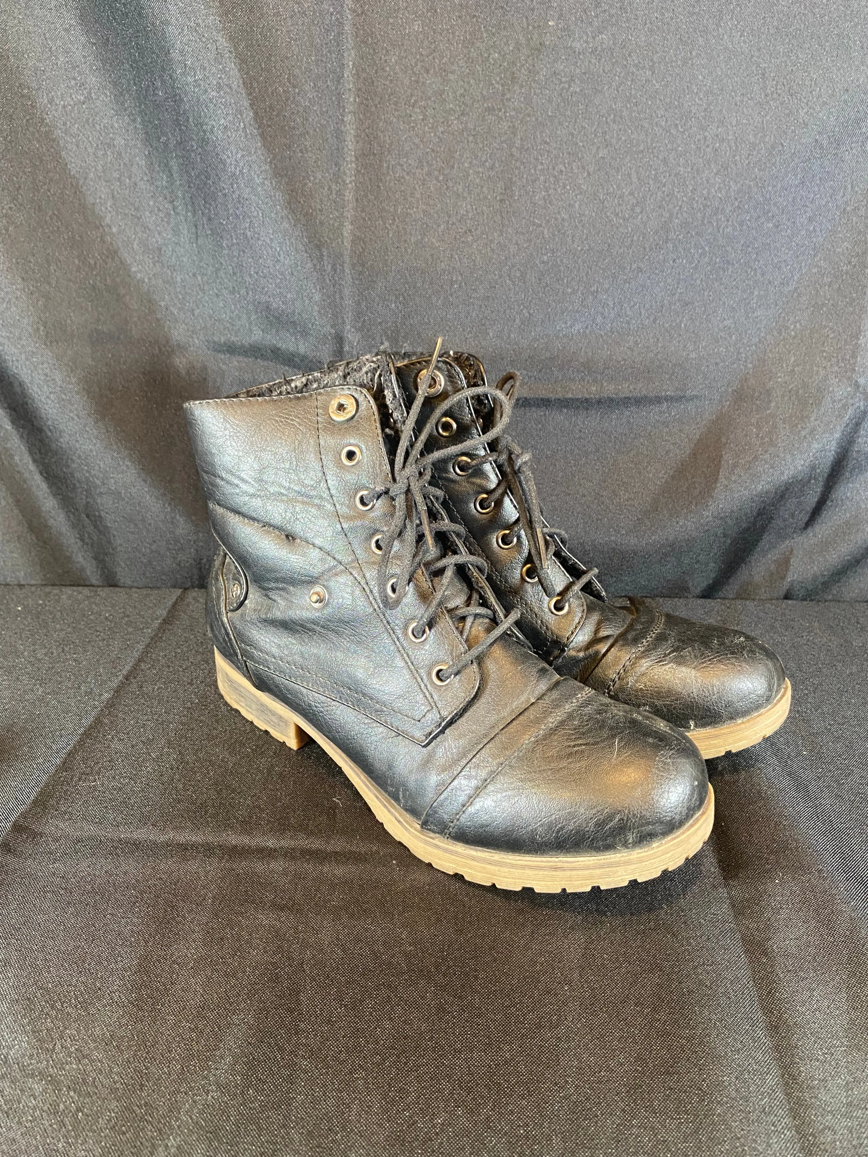 Refresh Short Black Fold Down Combat Boot Women size 6.5