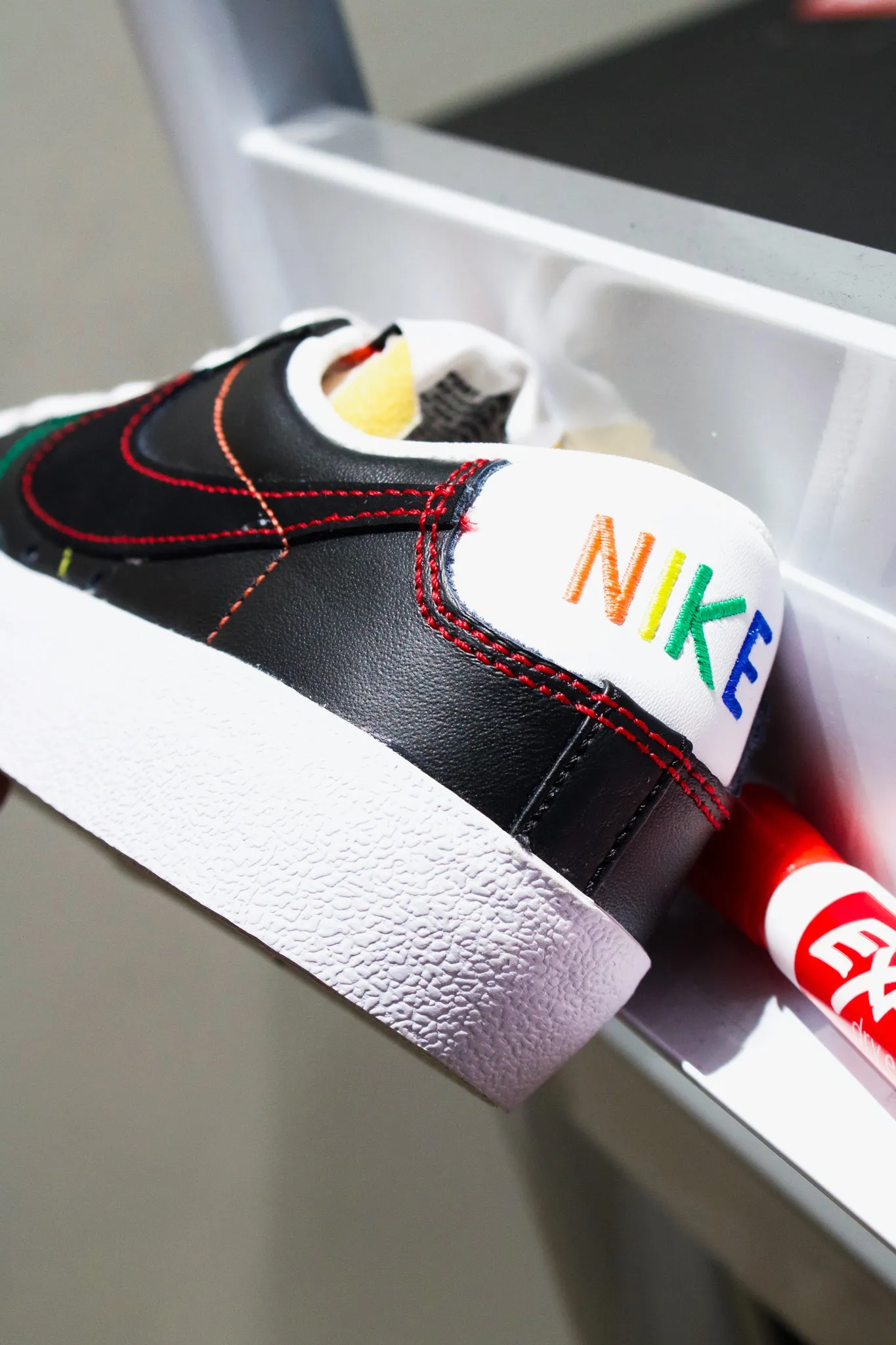 W NIKE BLAZER LOW ‘77 "BLACK/MULTI STITCH"